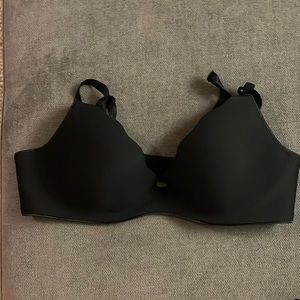 B.tempt’d black 32b bra